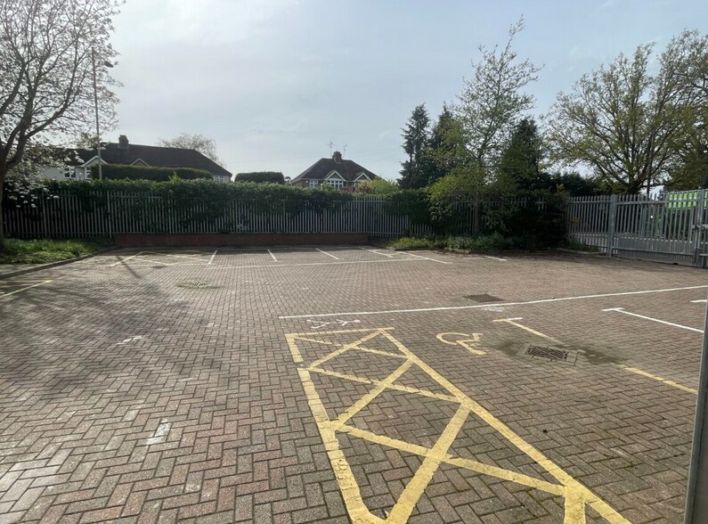 Molly Millars Ln, Wokingham à louer - Photo de l’immeuble – Image 3 sur 3