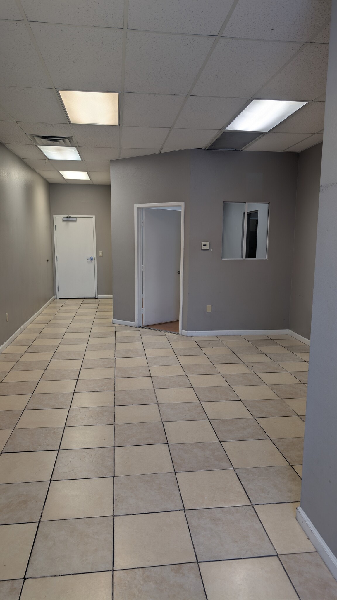 310 E Warm Springs Rd, Las Vegas, NV à louer Photo intérieure– Image 1 sur 1
