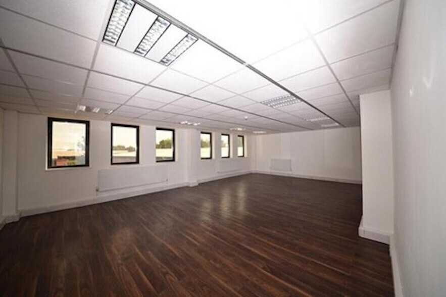 Alliance Rd, Londres à louer - Photo de l’immeuble – Image 3 sur 10