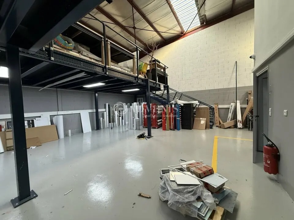 Local d’activités dans Quincy-Voisins à louer Photo intérieure– Image 1 sur 10