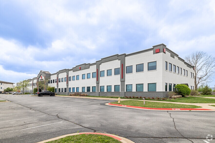 1116 S Walton Blvd, Bentonville, AR à louer - Photo de l’immeuble – Image 1 sur 37