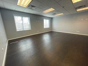 915 W 55th St, Western Springs, IL à louer Photo intérieure– Image 1 sur 4