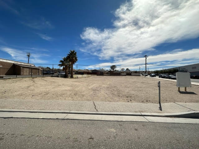 970 W Main St, Barstow, CA à vendre Photo principale– Image 1 sur 9