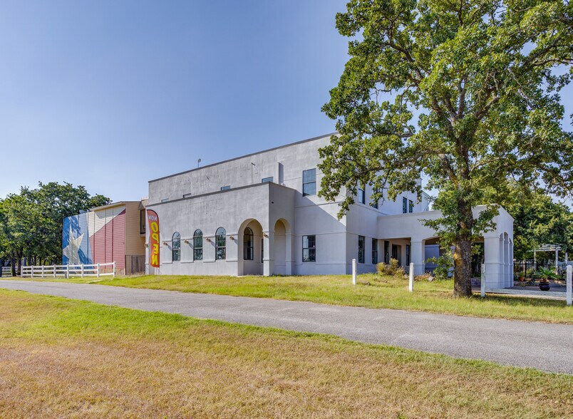 151 Fox Rd, Weatherford, TX à louer - Photo de l’immeuble – Image 2 sur 14