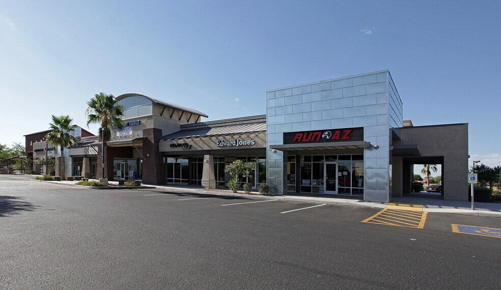 211 E Warner Rd, Gilbert, AZ à louer - Photo de l’immeuble – Image 2 sur 11