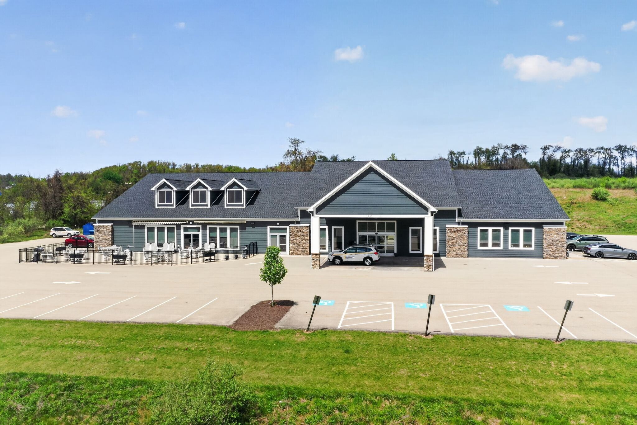 2115 Trebella Cir, Rostraver Township, PA à vendre Photo principale– Image 1 sur 9