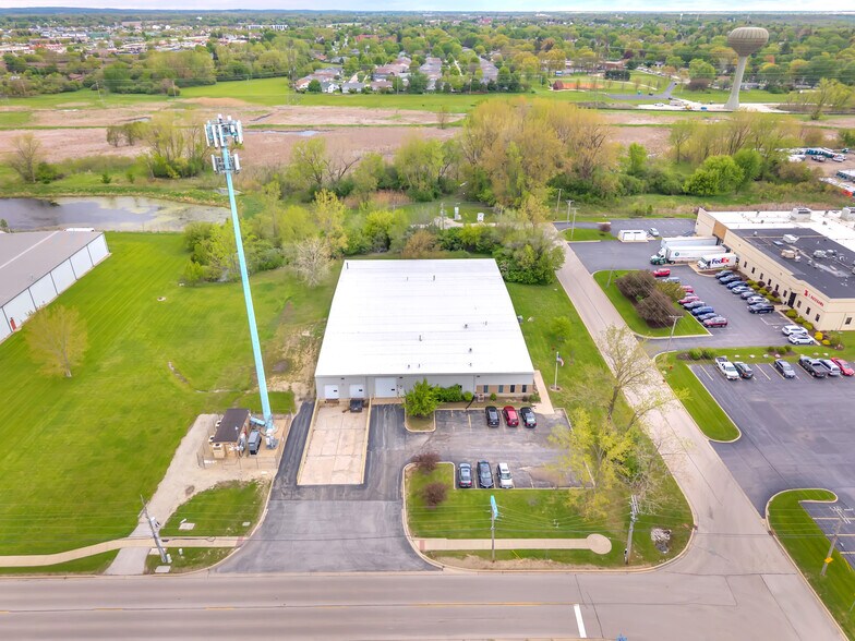 197 Alder Dr, North Aurora, IL à vendre - Photo de l’immeuble – Image 3 sur 38
