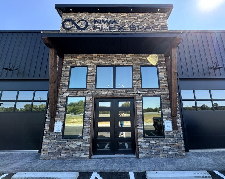 21118 Wade Rd, Springdale, AR à louer - Photo de l’immeuble – Image 3 sur 8