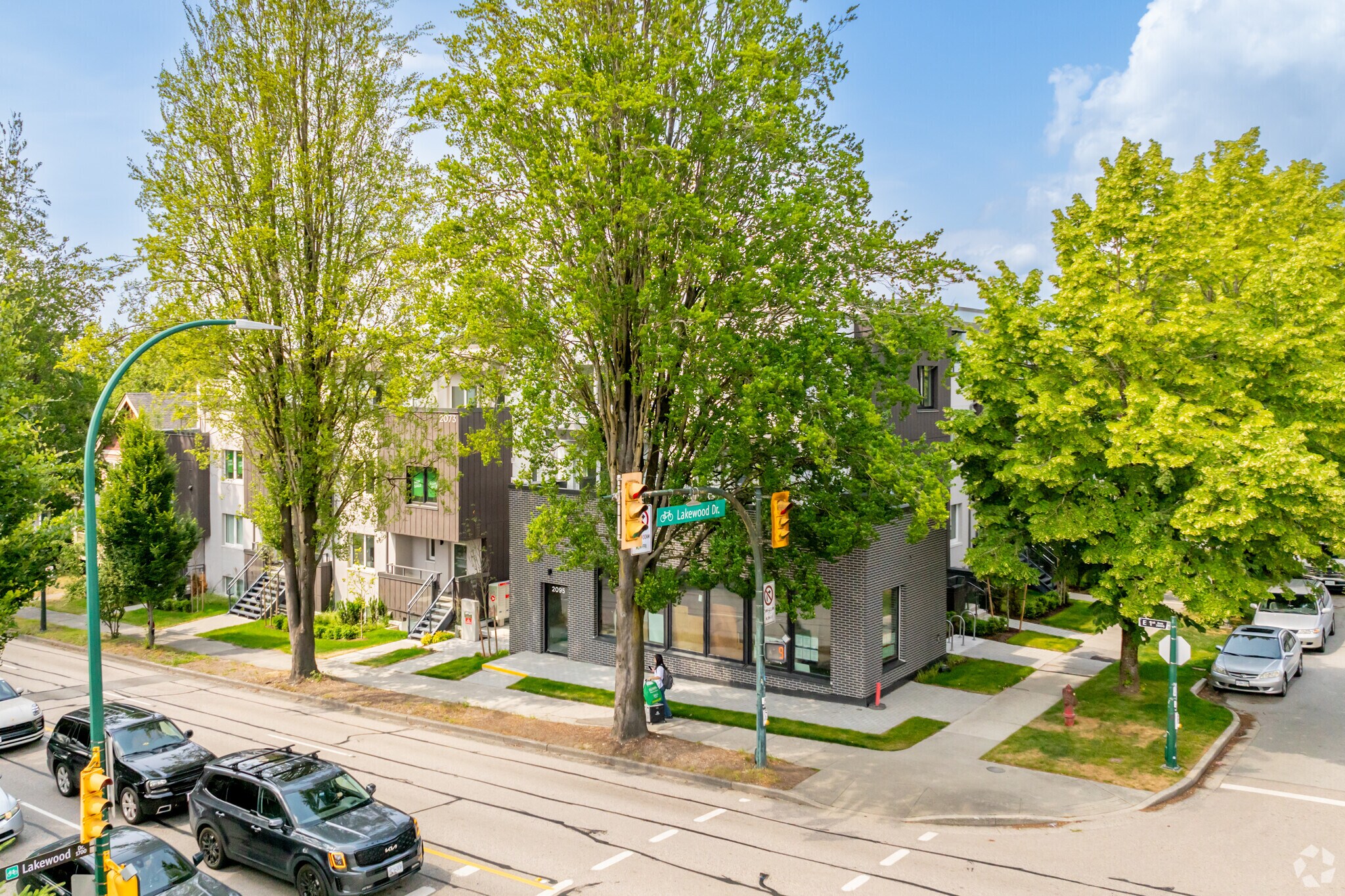 2095 1st Av E, Vancouver, BC à vendre Photo de l’immeuble– Image 1 sur 7