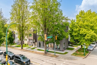 Plus de détails pour 2095 1st Av E, Vancouver, BC - Logement à vendre