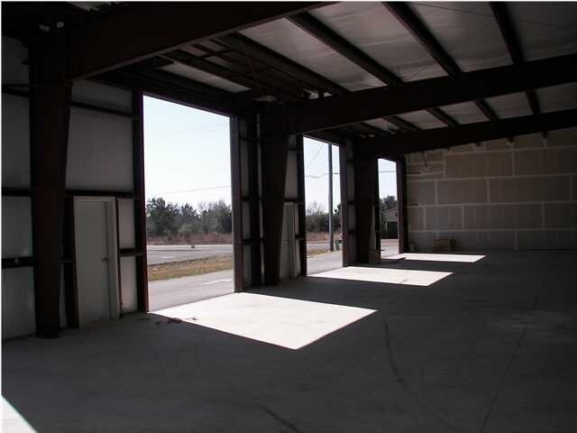 48 Commerce Ln, Freeport, FL à louer - Photo de l’immeuble – Image 3 sur 10