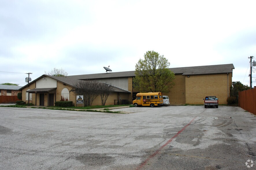 1150 Fuller Dr, Dallas, TX à vendre - Photo de l’immeuble – Image 3 sur 25