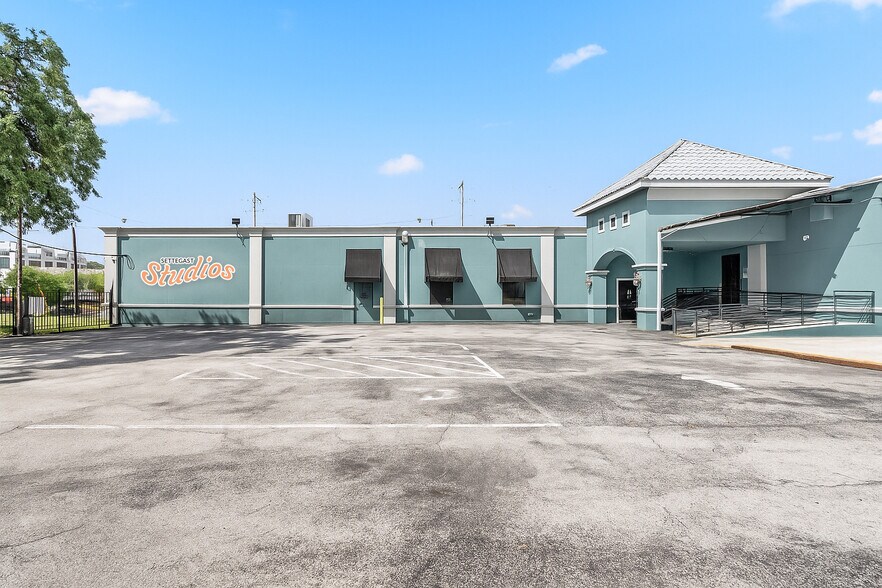 3219 Harrisburg Blvd, Houston, TX à louer - Photo de l’immeuble – Image 2 sur 27