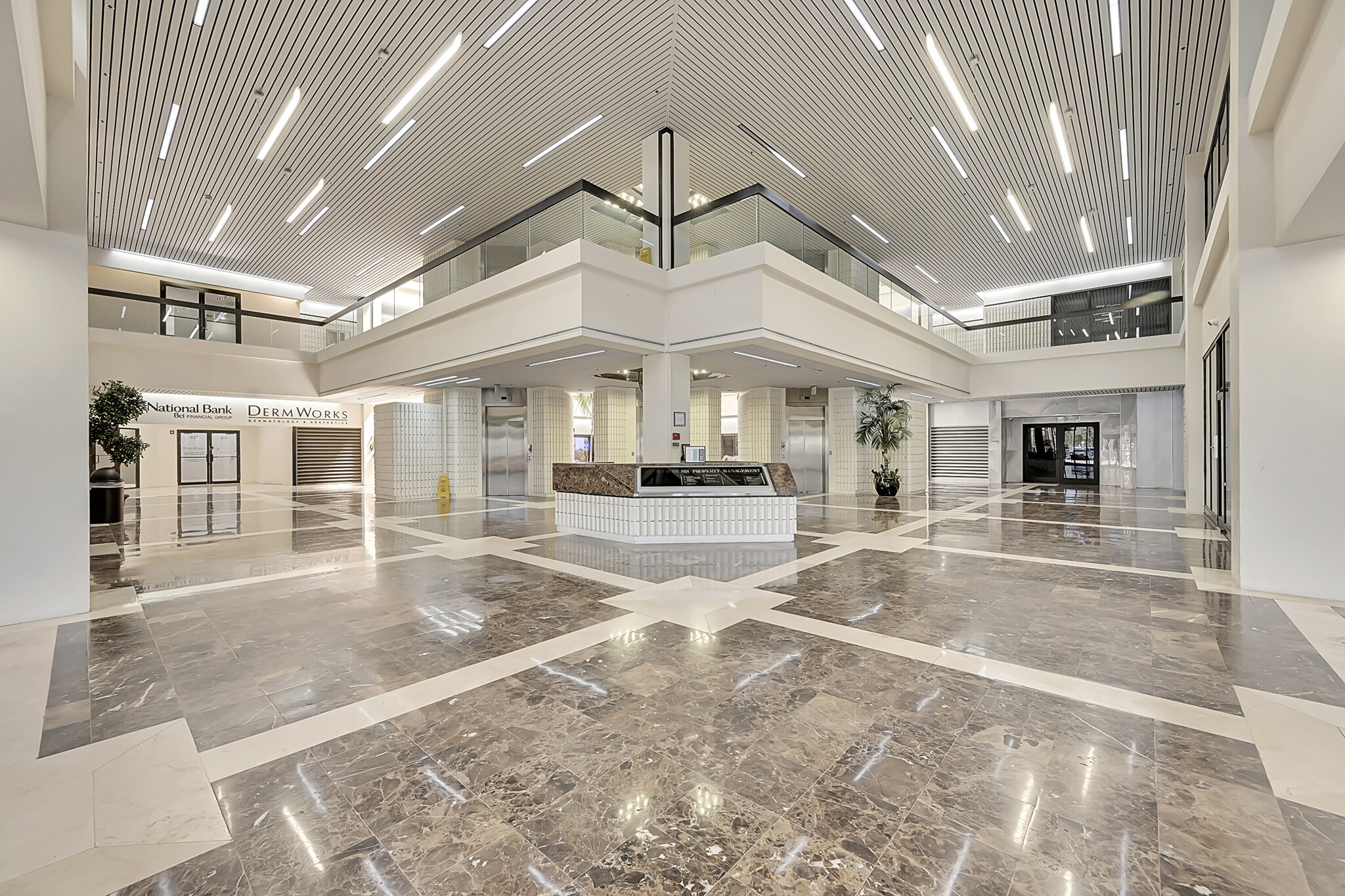 7000 W Palmetto Park Rd, Boca Raton, FL à louer Hall d’entrée– Image 1 sur 37