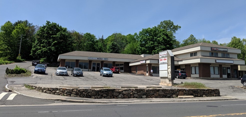 541 Wolcott St, Waterbury, CT à vendre - Photo de l’immeuble – Image 2 sur 4