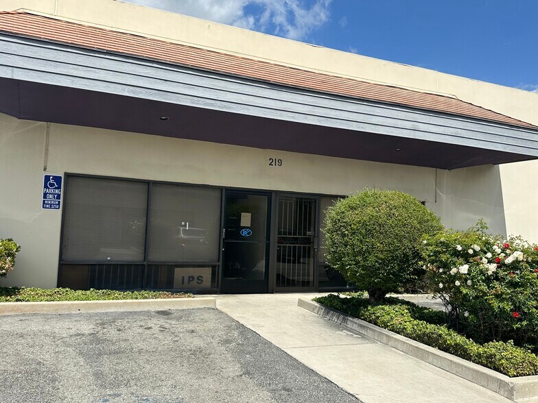 219 S 3rd Ave, La Puente, CA à louer - Photo de l’immeuble – Image 1 sur 3