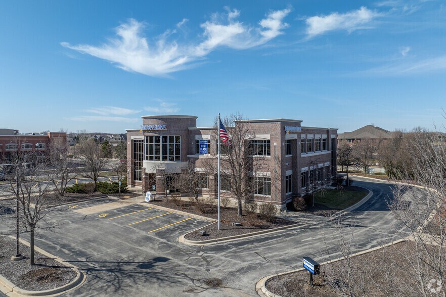 18985 W Capitol Dr, Brookfield, WI à louer - Photo principale – Image 1 sur 13