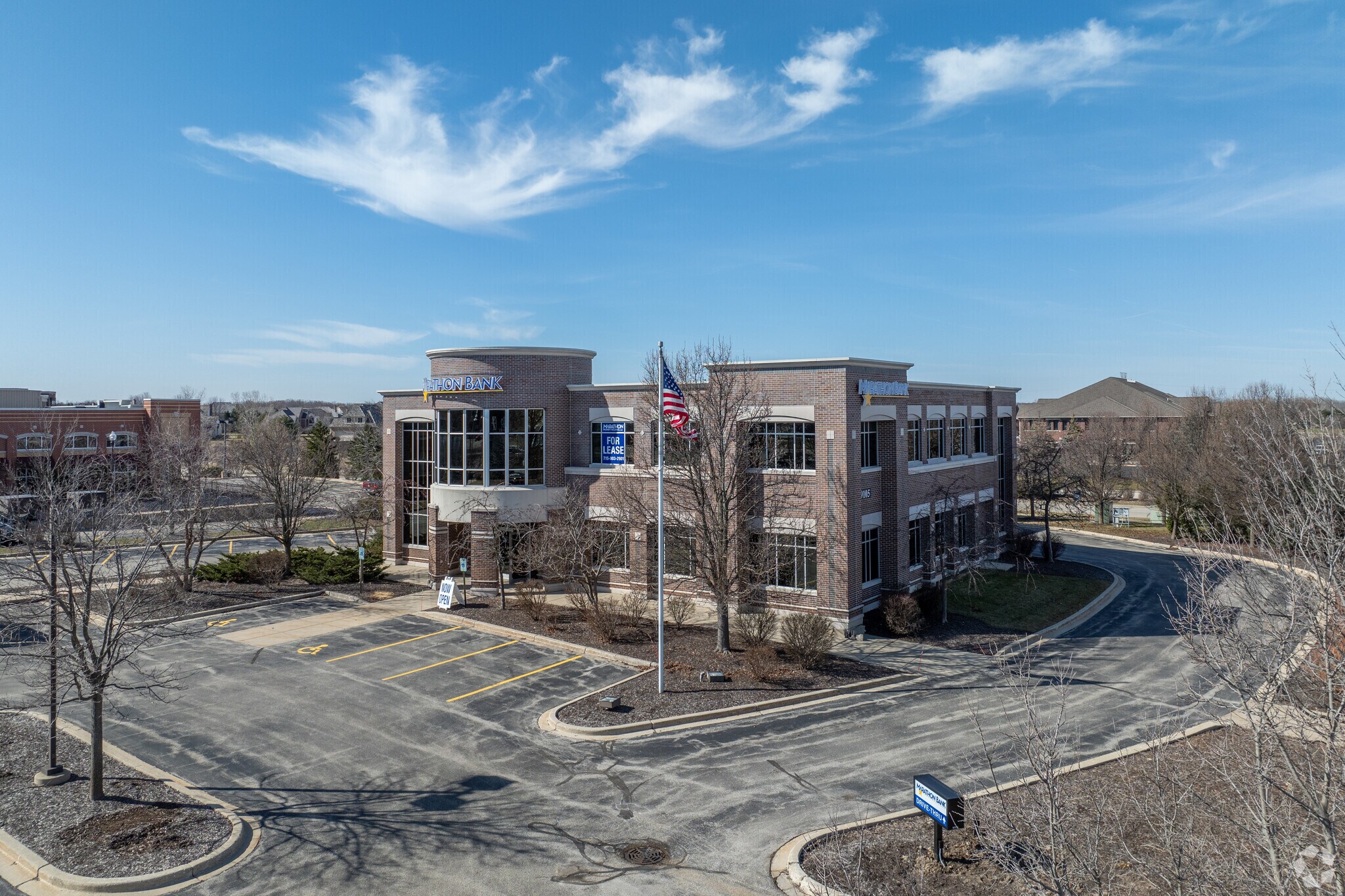 18985 W Capitol Dr, Brookfield, WI à louer Photo principale– Image 1 sur 14