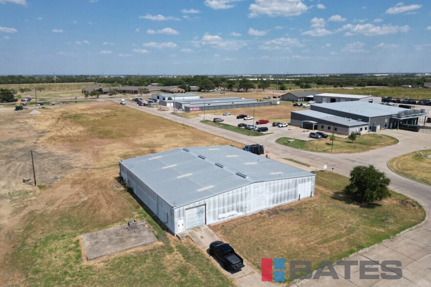 2004 Jack Mckay Blvd, Ennis, TX à vendre - Photo de l’immeuble – Image 2 sur 4
