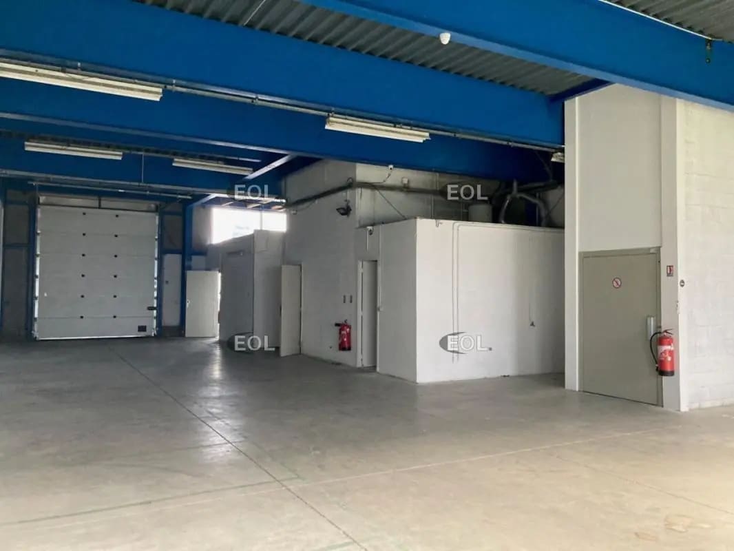 Local d’activités dans Vitry-sur-Seine à louer Photo de l’immeuble– Image 1 sur 7