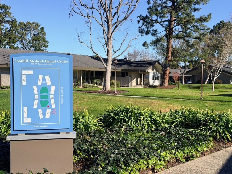 877 W Fremont Ave, Sunnyvale, CA à louer - Photo principale – Image 1 sur 5