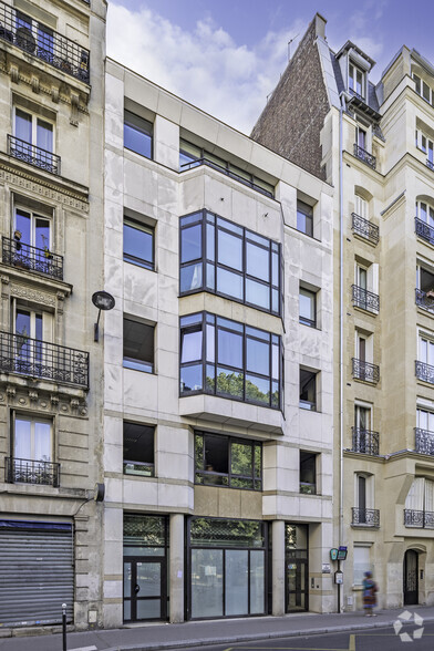 18 Rue Stephenson, Paris à louer - Photo de l’immeuble – Image 2 sur 2