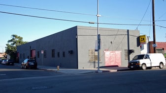 Multi-Use Facility East of Coliseum - immobilier d'entreprise