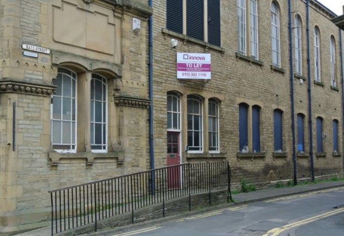 1 Hall St, Brighouse à louer Photo de l’immeuble– Image 1 sur 1