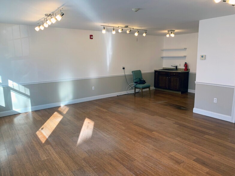 8 Patriot Dr, Dover, NH à vendre - Photo de l’immeuble – Image 2 sur 4