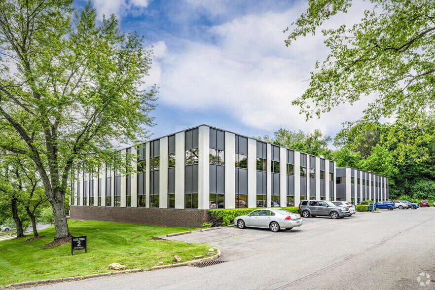 600 N Bell Ave, Carnegie, PA à louer - Photo de l’immeuble – Image 1 sur 11