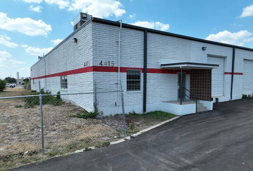 4415 Dividend Dr, San Antonio, TX à vendre - Photo de l’immeuble – Image 3 sur 9