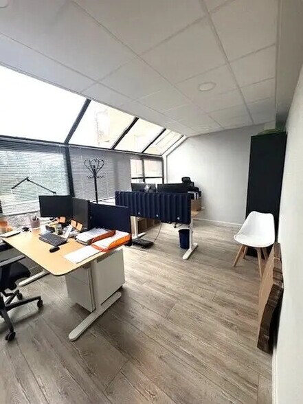 Bureau dans Champagne-au-Mont-d'Or à louer - Photo de l’immeuble – Image 1 sur 6