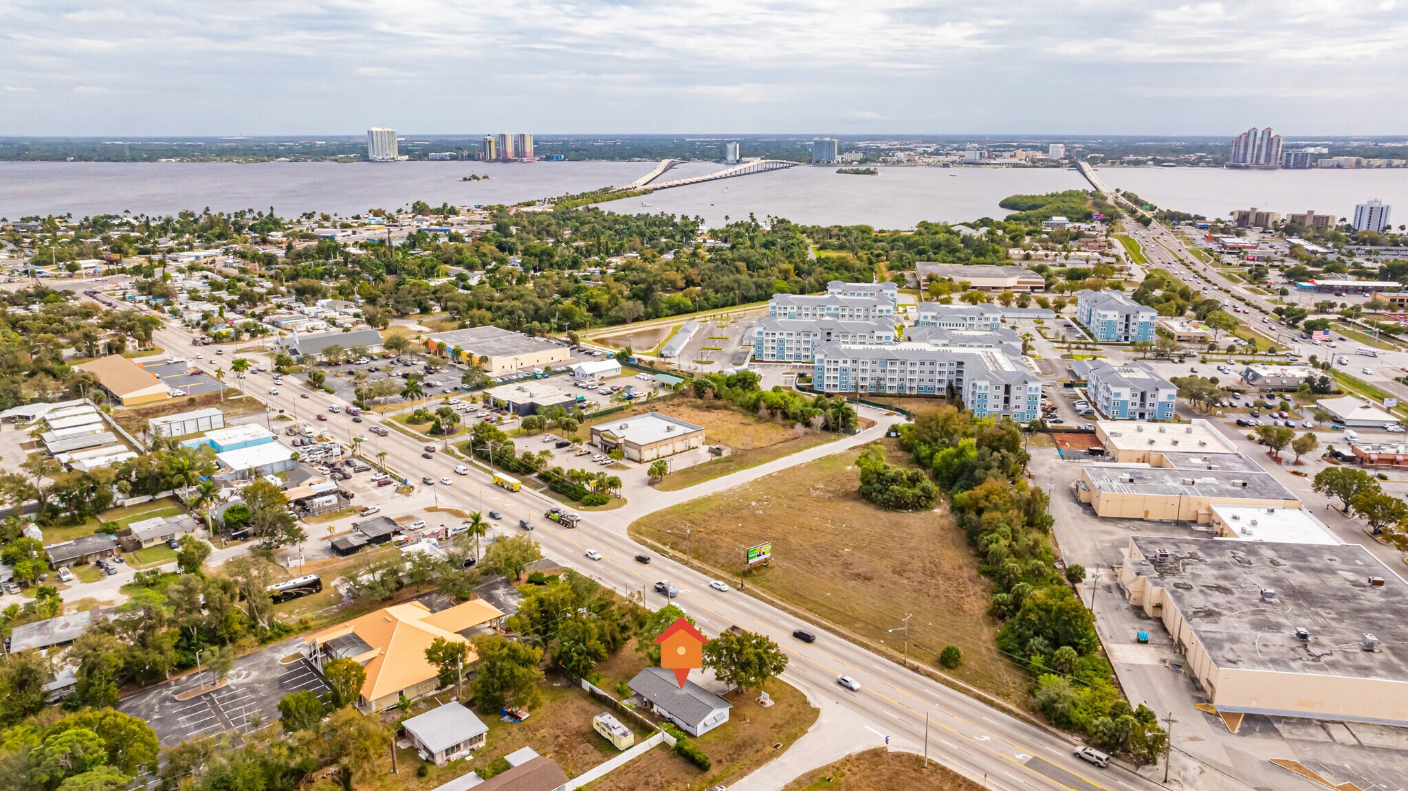 164 Pondella Rd, North Fort Myers, FL à vendre Photo principale– Image 1 sur 40