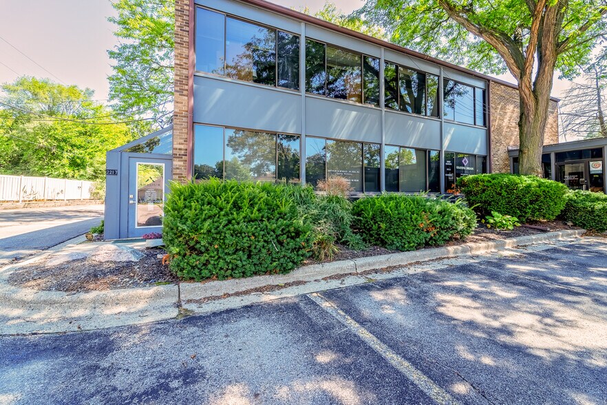 2219 Packard St, Ann Arbor, MI à vendre - Photo de l’immeuble – Image 3 sur 37