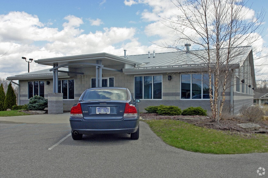 3344 Grand Ridge Dr NE, Grand Rapids, MI à louer - Photo principale – Image 1 sur 16