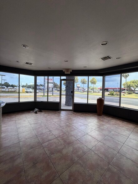 9206 Richmond Ave, Houston, TX à louer - Photo de l’immeuble – Image 2 sur 5