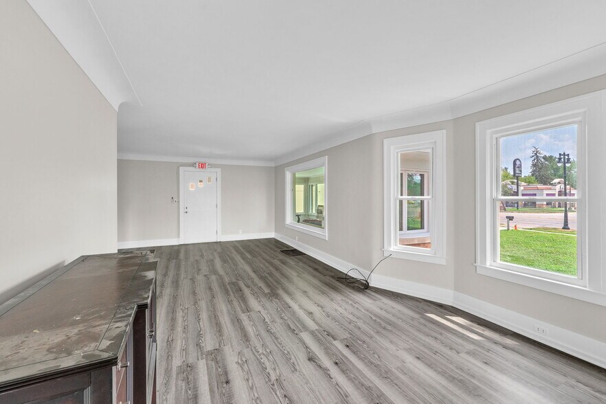 29016 Ford Rd, Garden City, MI à vendre - Photo de l’immeuble – Image 2 sur 31