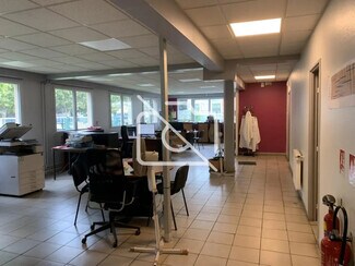 Plus de détails pour Local d’activités à vendre