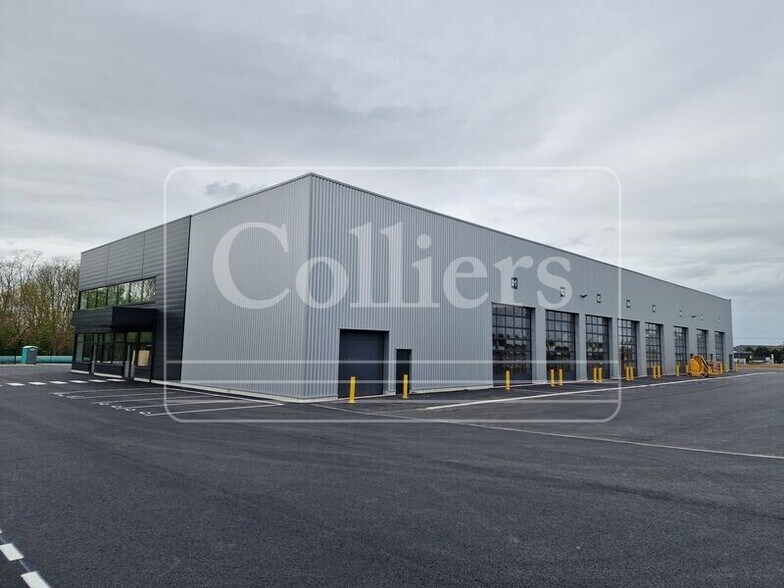 Local d'activités dans Cabannes à vendre - Photo de l’immeuble – Image 2 sur 3