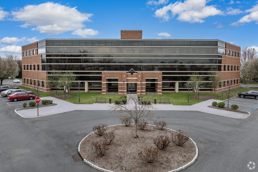 104 Interchange Plz, Monroe Township, NJ à louer - Photo principale – Image 1 sur 5