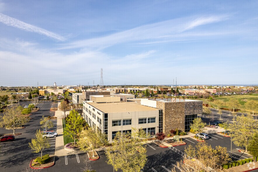 970 Reserve Dr, Roseville, CA à vendre - Photo de l’immeuble – Image 3 sur 29