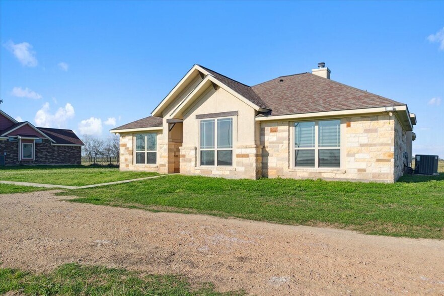 2407 THUESEN RD, Beasley, TX à vendre - Photo de l’immeuble – Image 3 sur 33