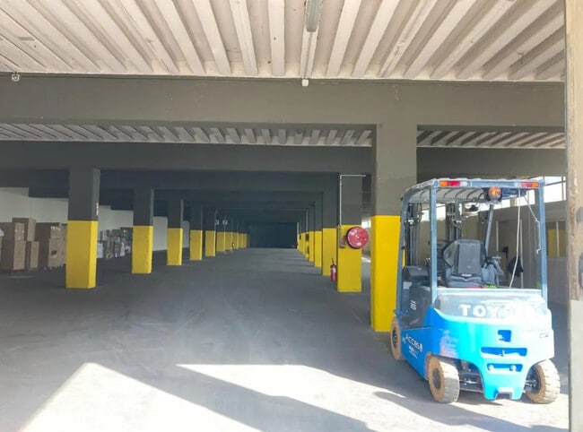 Plus de détails pour Bureau, Industriel/Logistique à louer