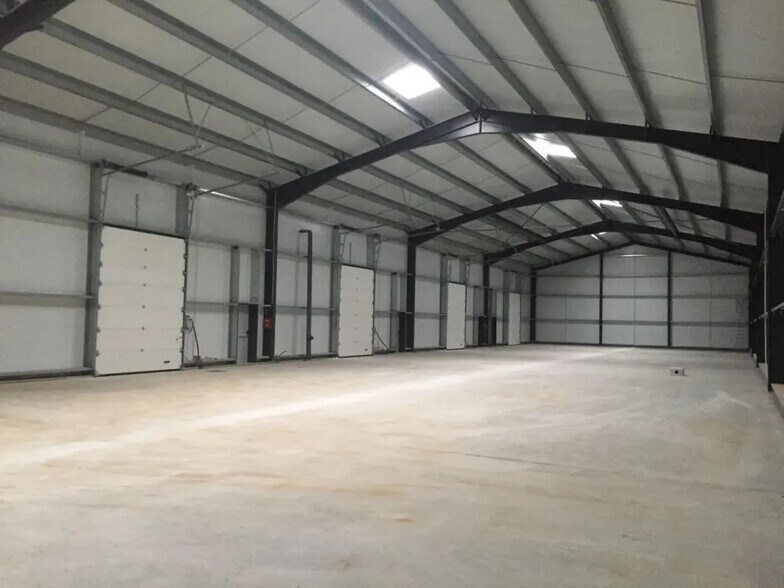 Industriel/Logistique dans Bruyères-le-Châtel à louer - Photo de l’immeuble – Image 3 sur 4