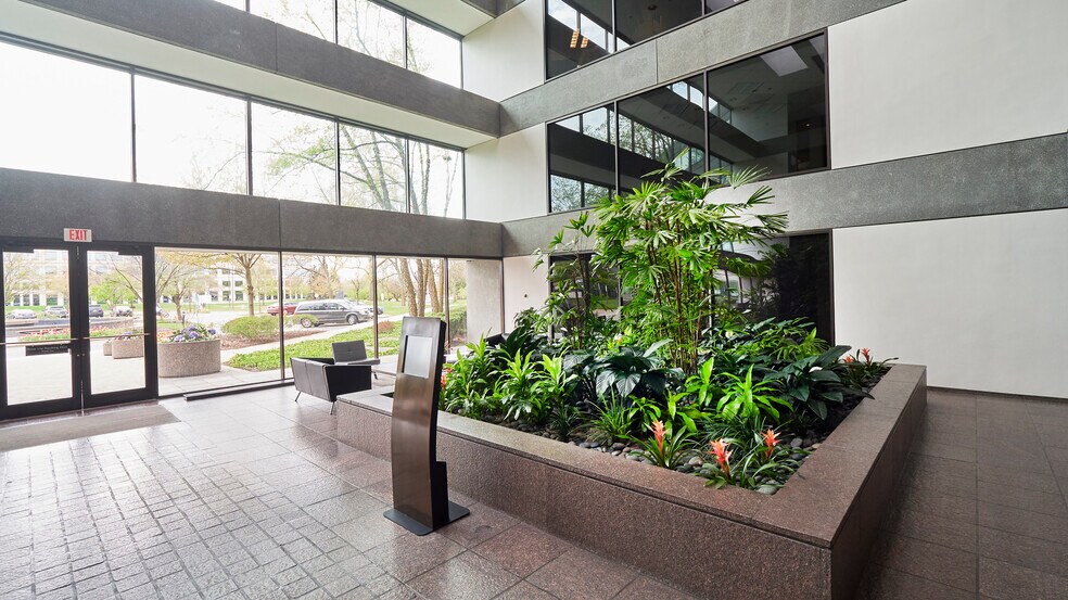 215 Shuman Blvd, Naperville, IL à louer - Hall d’entrée – Image 3 sur 4