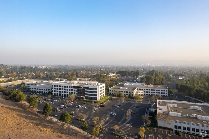 8501 Fallbrook Ave, West Hills, CA à louer - Photo de l’immeuble – Image 1 sur 1