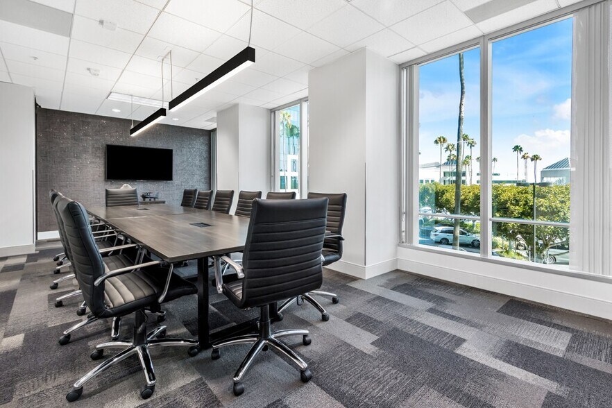 3780 Kilroy Airport Way, Long Beach, CA à louer - Photo de l’immeuble – Image 3 sur 11