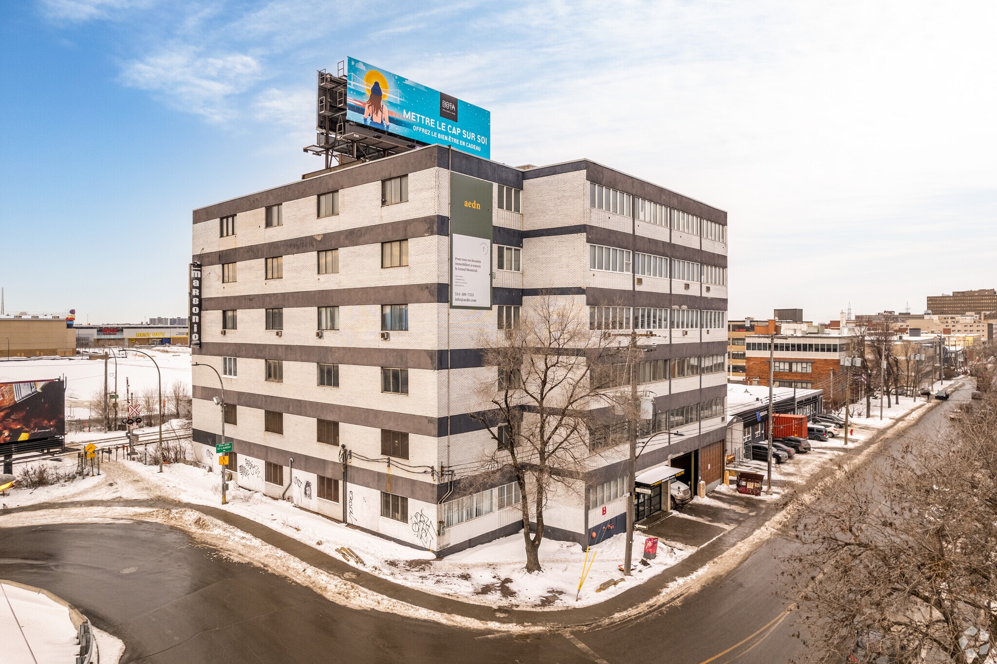 8710 Av du Parc, Montréal, QC à louer Photo principale– Image 1 sur 6