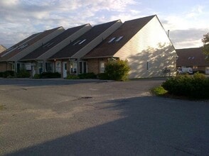 1044 Gardiners Rd, Kingston, ON à louer Photo de l’immeuble– Image 1 sur 3