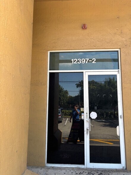 12393-12399 Pembroke Rd, Pembroke Pines, FL à louer - Photo de l’immeuble – Image 2 sur 16